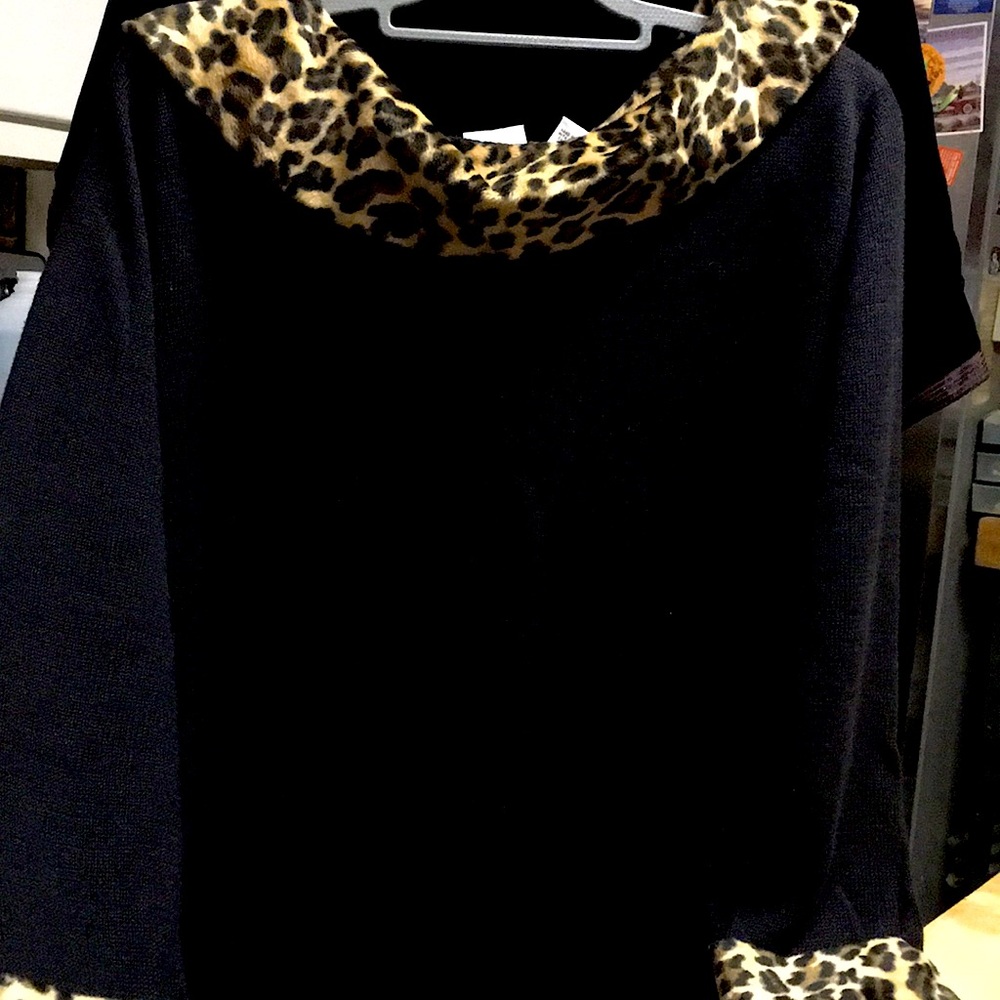 Carolina Colours Size 18/20 Black Sweater with leopard trim armpit 26” L29”